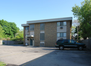 Vine Street Apartments in Lansing, MI - Building Photo - Building Photo