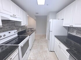 2080 Greenview Shores Blvd in Wellington, FL - Building Photo