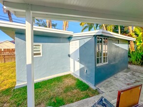 621 SE 3rd Pl in Hialeah, FL - Building Photo - Building Photo