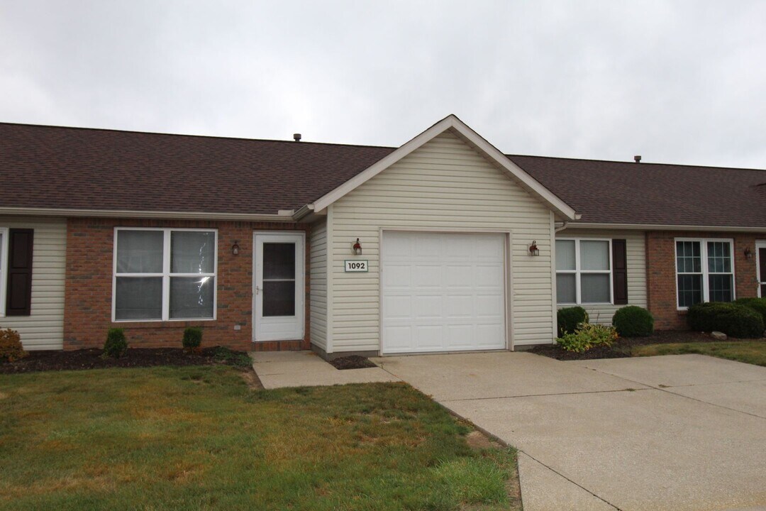 1092 Mindy Ln in Wooster, OH - Building Photo