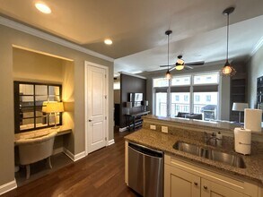 230 S Tryon St in Charlotte, NC - Building Photo - Building Photo