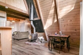 31543 Panorama Dr in Running Springs, CA - Building Photo - Building Photo
