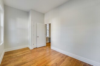 266 3rd St, Unit 1 in Jersey City, NJ - Building Photo - Building Photo