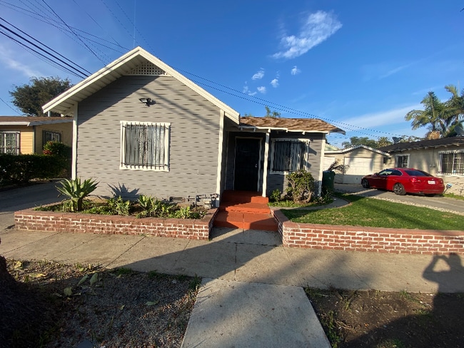 725 S Osage Ave in Inglewood, CA - Building Photo - Building Photo