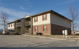 Laurel Glen Apartments in Lawrence, KS - Building Photo