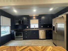 591 Main St in Warren, RI - Building Photo