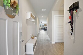 127 Walnut Hl Ct in Anahuac, TX - Building Photo - Building Photo