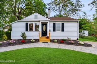 16 Creek Rd in Keansburg, NJ - Building Photo