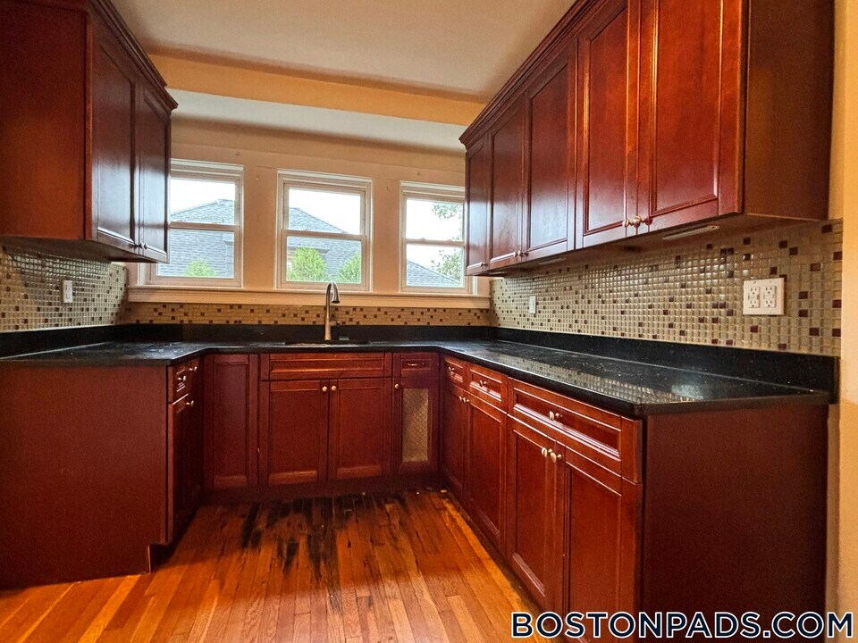 38 Kirkwood Rd in Boston, MA - Building Photo