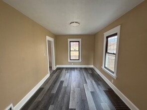 1915 11th St in Moline, IL - Building Photo - Building Photo