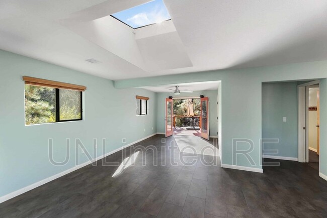 2087 Redwood Way in Prescott, AZ - Foto de edificio - Building Photo