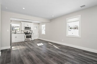 25 Lorraine Ct in Northport, NY - Building Photo - Building Photo