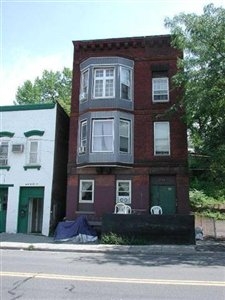 646 River St in Troy, NY - Building Photo