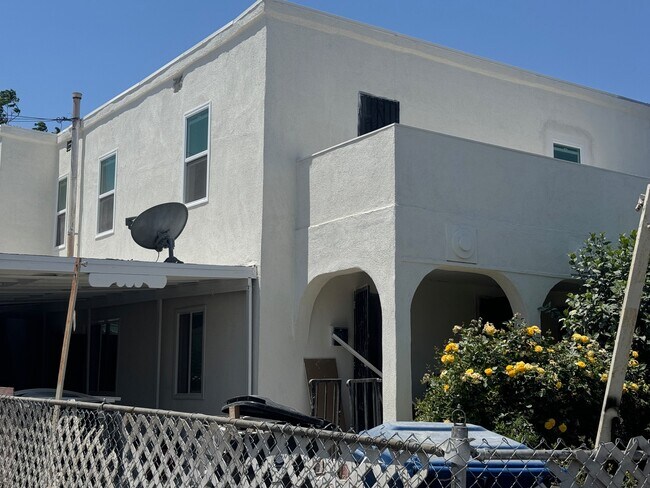 516 W 109th St in Los Angeles, CA - Building Photo - Building Photo