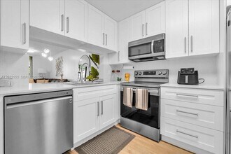 1234 S Military Trail in Deerfield Beach, FL - Building Photo - Building Photo