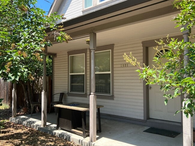 1033 E Main St in Ashland, OR - Building Photo - Building Photo