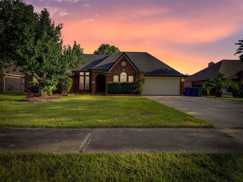 114 Audubon Woods Dr in Richwood, TX - Building Photo