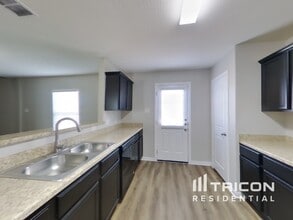 7375 Turnbow in San Antonio, TX - Building Photo - Building Photo