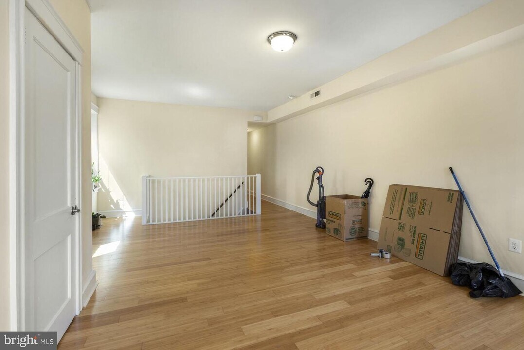 6168 Ridge Ave Photo