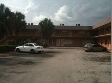 Hollywood Park West in Hollywood, FL - Building Photo - Building Photo