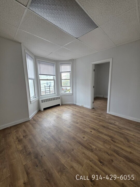 143 Voss Ave in Yonkers, NY - Building Photo