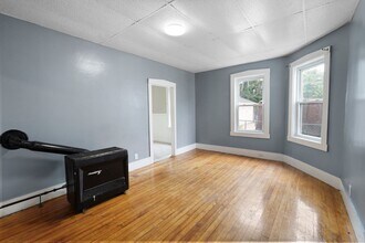 15 1/2 Mendon St in Worcester, MA - Building Photo - Building Photo