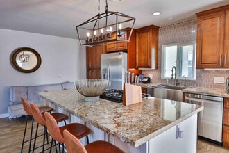 6421 Carthage St in San Diego, CA - Foto de edificio - Building Photo