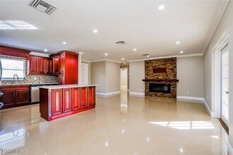 300 East 10th Street in Lehigh Acres, FL - Building Photo - Building Photo