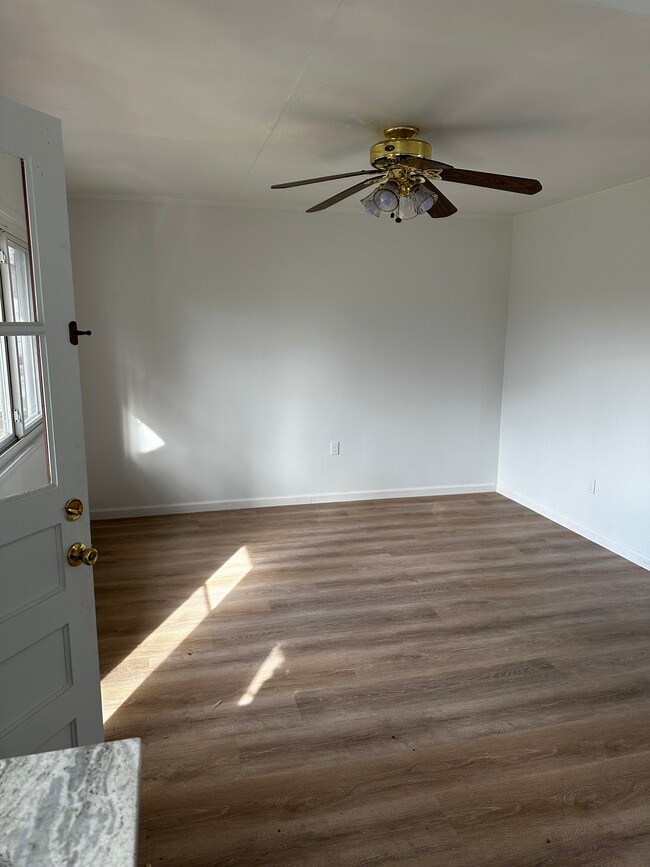 207 West End Ave in Hopatcong, NJ - Building Photo - Building Photo