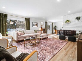 28649 Jackson Rd in Chagrin Falls, OH - Building Photo