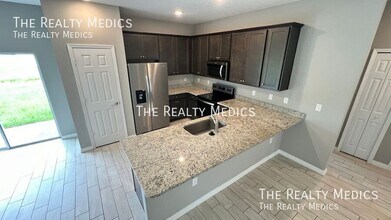 2850 Gabrysh Ave SE in Palm Bay, FL - Building Photo - Building Photo