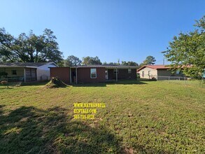 3165 E Houston St in Paris, TX - Building Photo - Building Photo