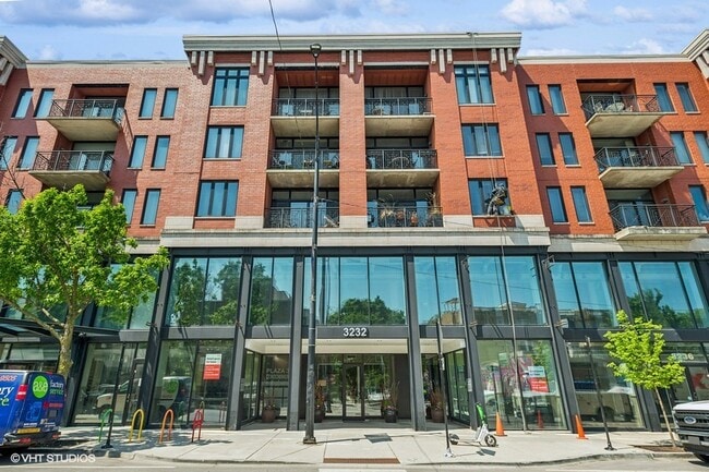 property at 3232 N Halsted St