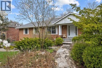 36 Maple Hill Dr in Kitchener, ON - Building Photo - Building Photo