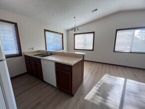 4759 Circle Shore Dr SE in Kentwood, MI - Building Photo - Building Photo