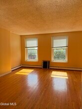 8 Hall Pl in Albany, NY - Building Photo - Building Photo