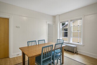 921 E State St in Ithaca, NY - Foto de edificio - Building Photo