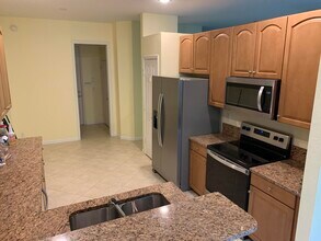 138 SW Walking Path in Stuart, FL - Building Photo - Building Photo
