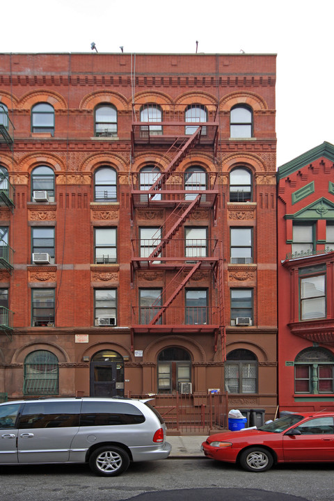 19 W 131st St in New York, NY - Building Photo