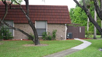 8294 Boca Rio Dr in Boca Raton, FL - Building Photo