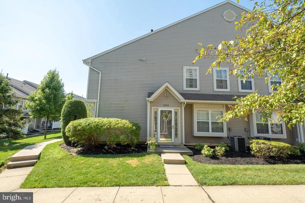 5408 Essex Ln in Mount Laurel, NJ - Building Photo