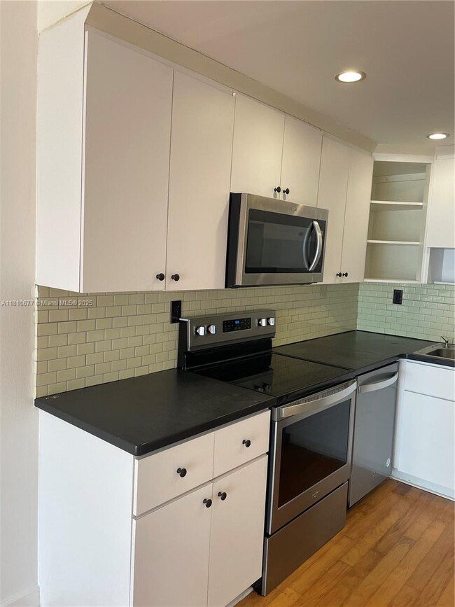 600 NE 25th St in Miami, FL - Building Photo - Building Photo