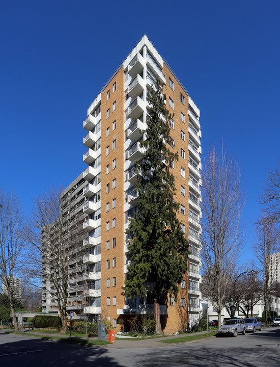 Starlite Manor Apartments in Vancouver, BC - Building Photo