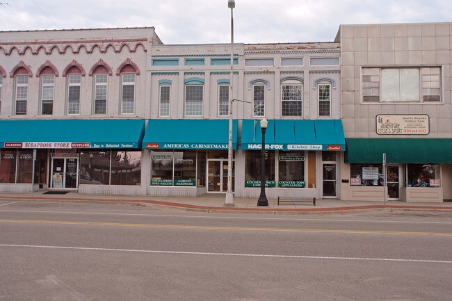 286 W Nepessing St in Lapeer, MI - Building Photo - Building Photo