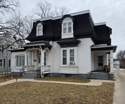 433-435 S Van Buren St in Green Bay, WI - Building Photo