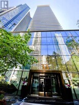 33 Charles St E in Toronto, ON - Building Photo