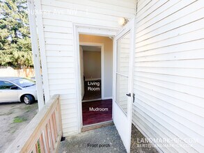 1124 Quarry Ave NW in Grand Rapids, MI - Building Photo - Building Photo
