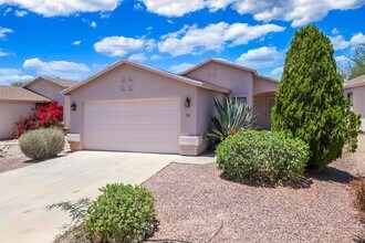 8256 S Vía Del Forjador in Tucson, AZ - Building Photo - Building Photo