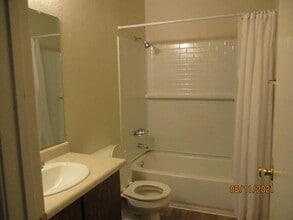 3591 Quail Lakes Dr in Stockton, CA - Building Photo - Building Photo