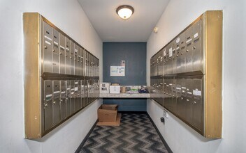 Laverock Place in Philadelphia, PA - Foto de edificio - Building Photo